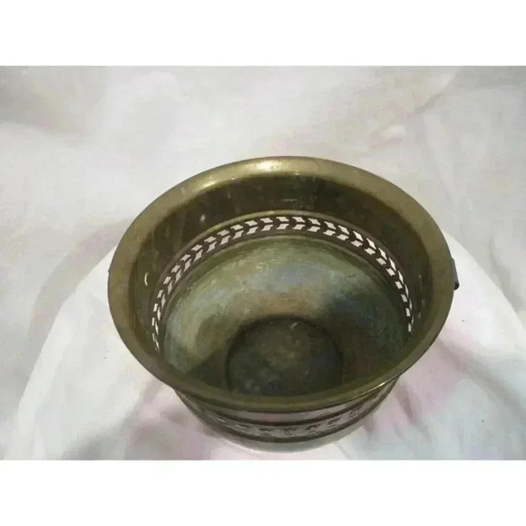 Brass Bowl, ring handles made in India - Picture 3 of 5